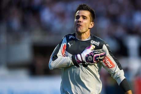 Jô decide após um ano, e Atlético-MG é campeão mineiro