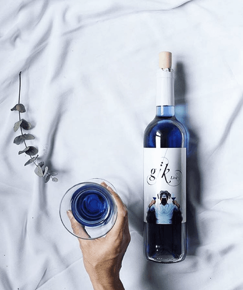 Espanhóis produzem o primeiro vinho azul do mundo