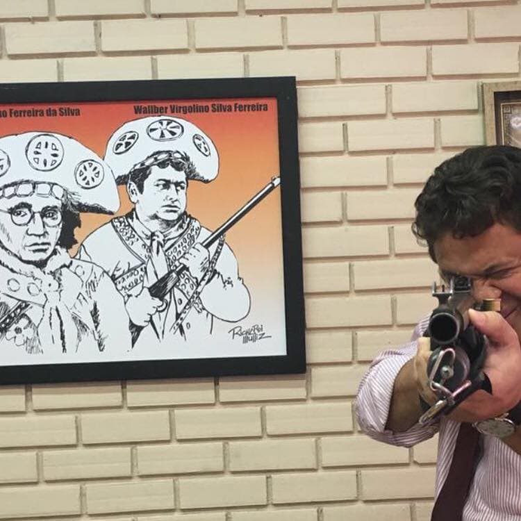 "Eles irão dormir no chão", diz Virgolino após presos queimarem colchões