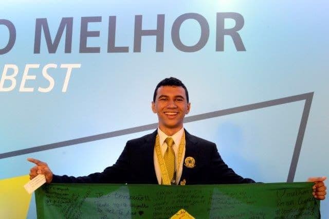 FOTO: Aluno do SENAI-RN campeão mundial em soldagem chega em Natal