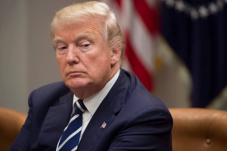 Trump critica imigrantes que vêm de "países de merda"