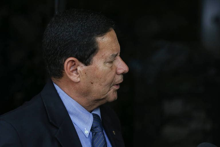 General Mourão recomenda cautela com China, Mercosul e Israel