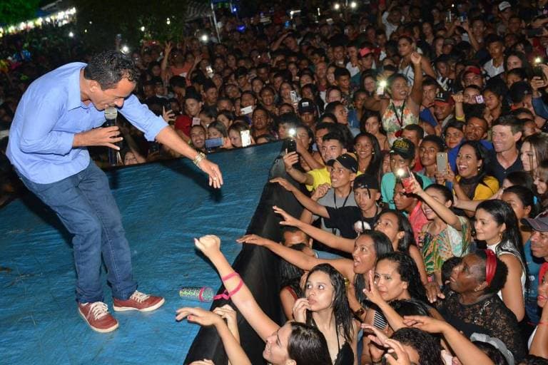 AGORA VAI: Cantor de ‘Caneta Azul' pretende fazer turnê fora do Brasil