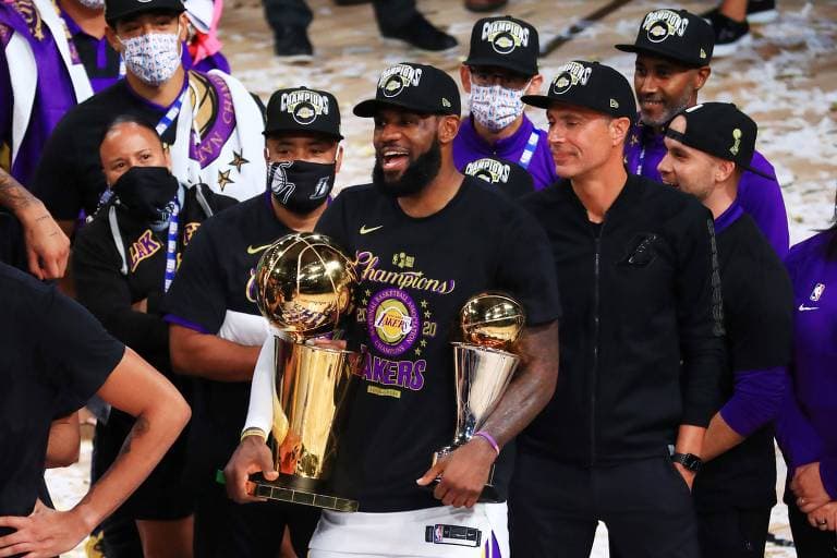 Lakers derrotam Heat, quebram jejum e chegam a seu 17º título na NBA