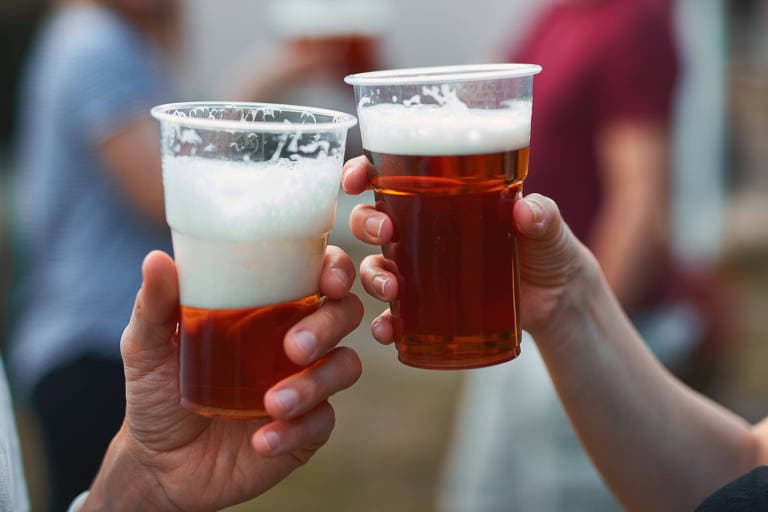Bebida alcoólica durante o dia pode ser pior do que à noite; Entenda