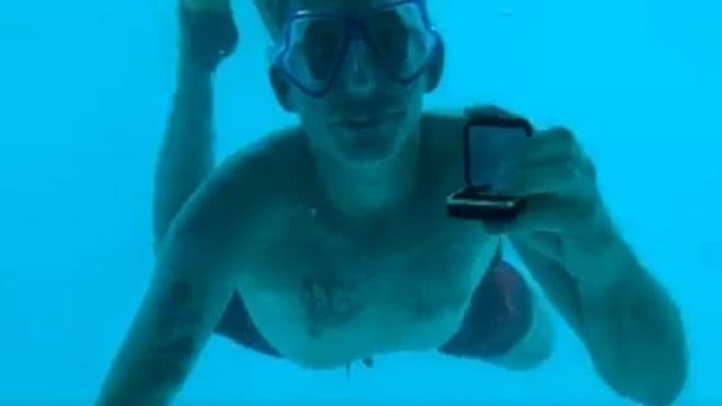 Homem se afoga após pedido de casamento debaixo d'água em Resort
