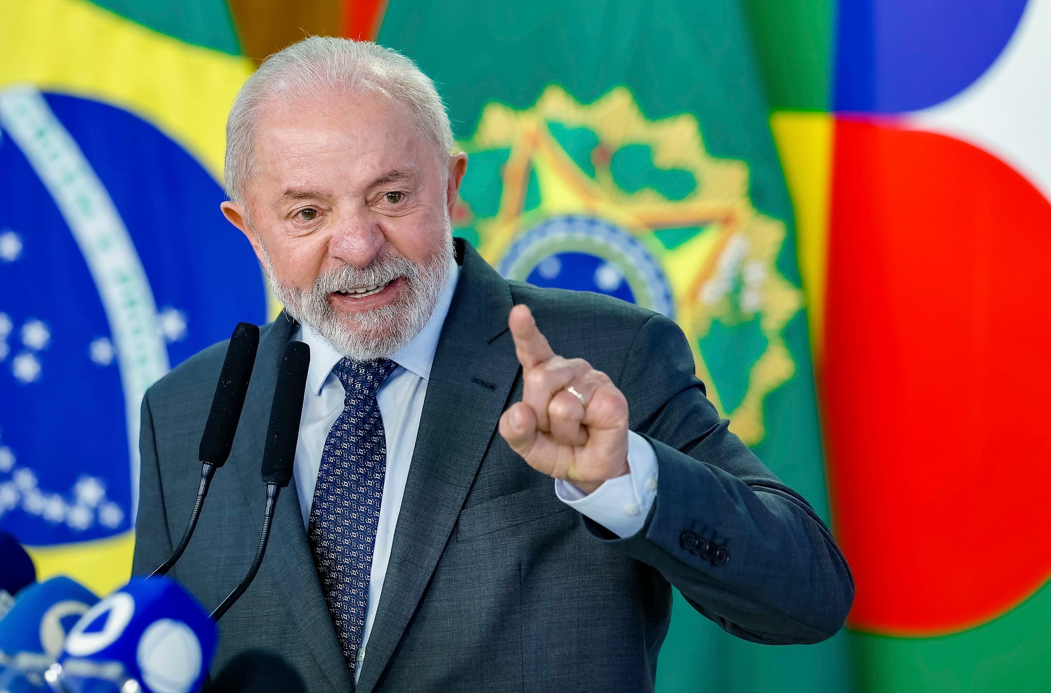 Bets notificam Globo, Band e RedeTV! sobre rescisão contratual caso Lula adote restrições a apostas online