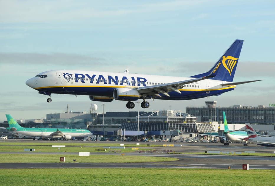Avião faz pouso de emergência e deixa 33 feridos na Alemanha