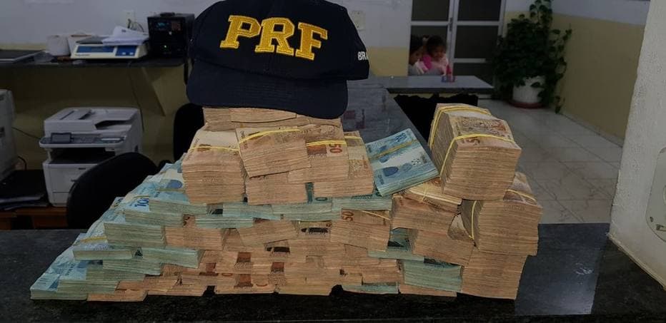 Policial aposentado é detido com R$ 500 mil em dinheiro numa rodovia em SP