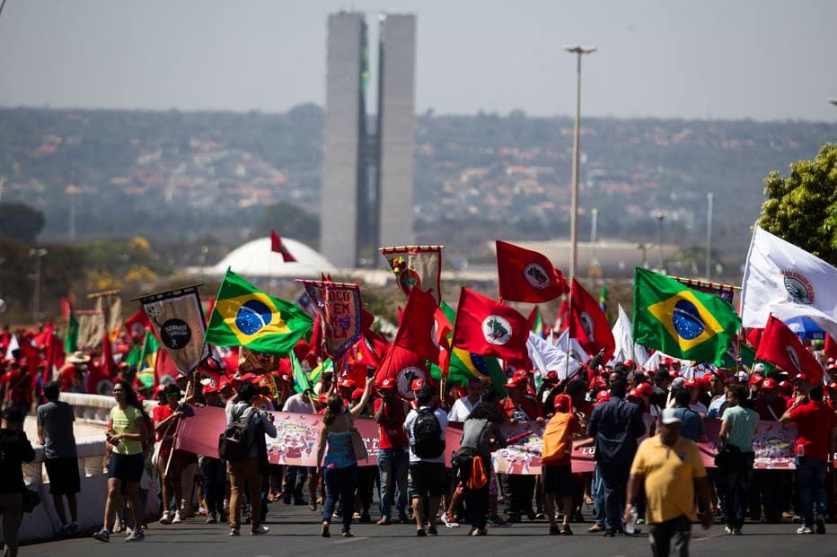MST pede ajuda de R$ 250 mil a PT e centrais para pagar despesas do ato pró-Lula em Brasília e não aceita troca de LULA por Haddad