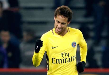 Neymar decide para o PSG e marca o 350º gol na carreira