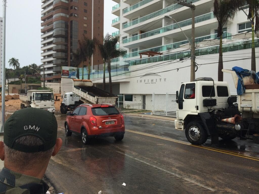 FOTOS: veja a situação atual em Areia Preta; praia foi invadida por terra