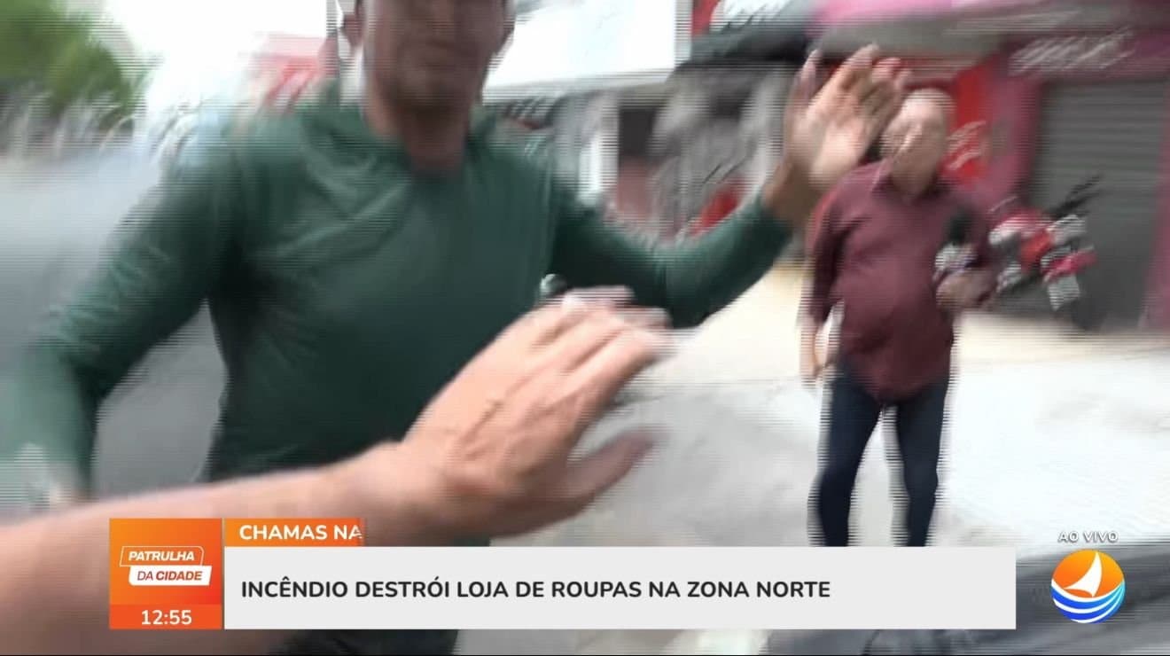 VÍDEO: Equipe de reportagem da TV Ponta Negra é agredida durante transmissão ao vivo