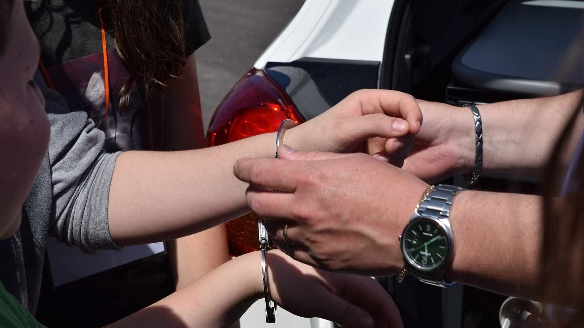 Mulher corta pênis do marido com estilete no PR e é presa
