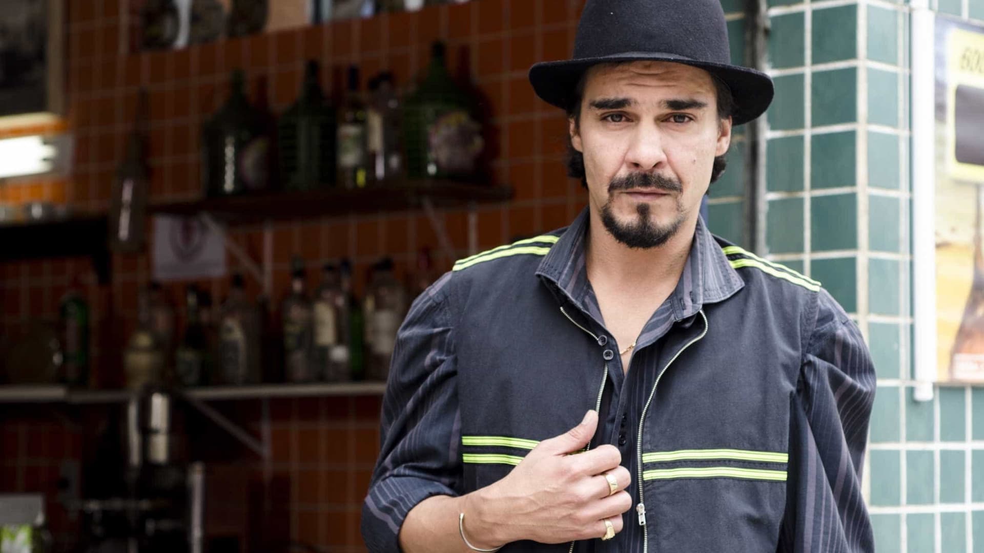 Ator André Gonçalves é detido por ameaça e desacato em bar no Rio