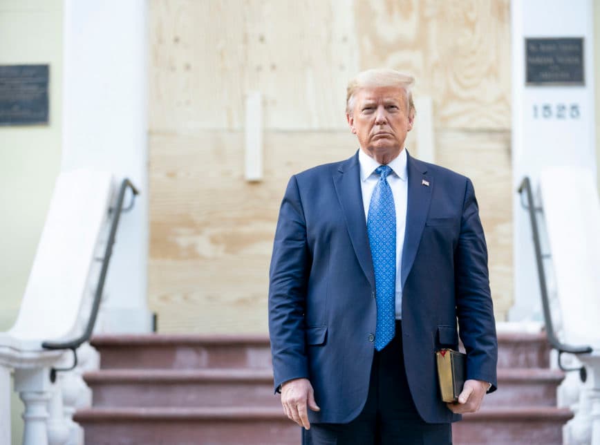 O vírus está vencendo Trump