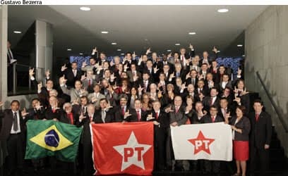 Bancada do PT vai a Curitiba prestar solidariedade a Lula com dinheiro do contribuinte, destaca jornalista