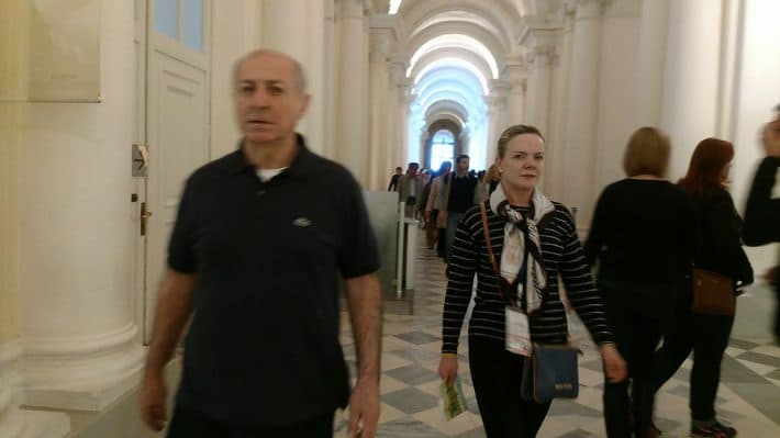 Gleisi Hoffmann e Paulo Bernardo são vaiados em museu na Rússia