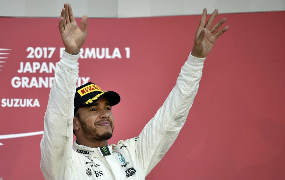 Hamilton vence GP do Japão e coloca a mão na taça de campeão da F1