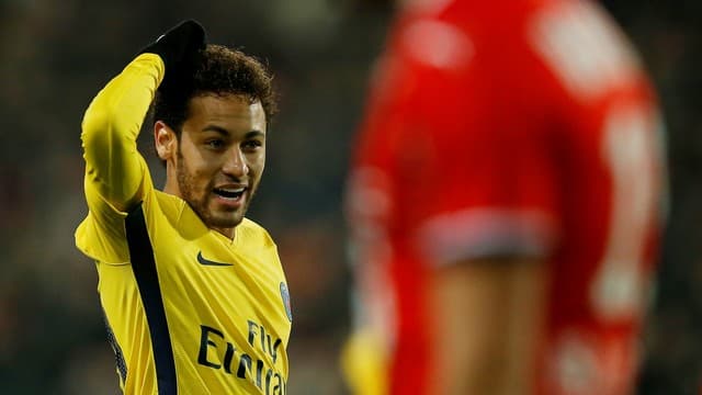 Neymar volta, brilha e comanda goleada do PSG com dois gols e duas assistências