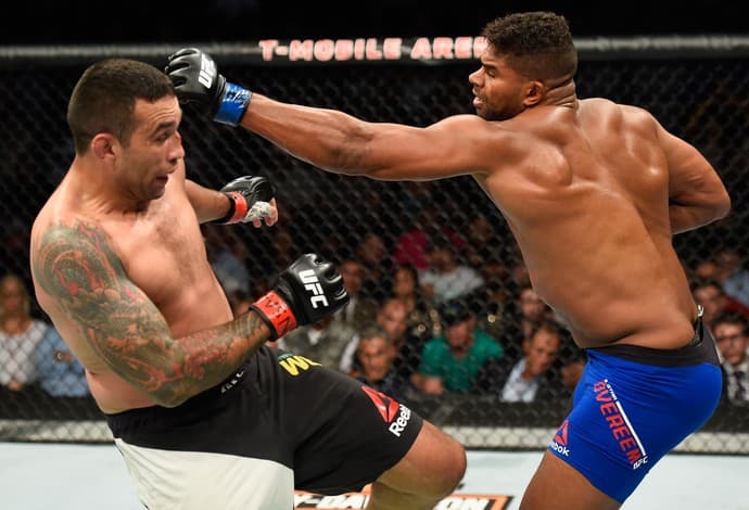 Werdum perde chance de nocautear e é derrotado por Overeem no UFC 213