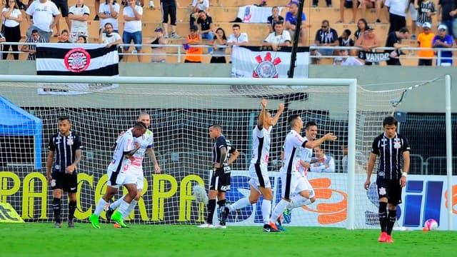 Mandante no Pacaembu, Bragantino surpreende e vence o Corinthians