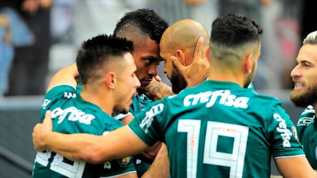 Em jogo tenso, Palmeiras vence Corinthians em Itaquera e fica perto do título