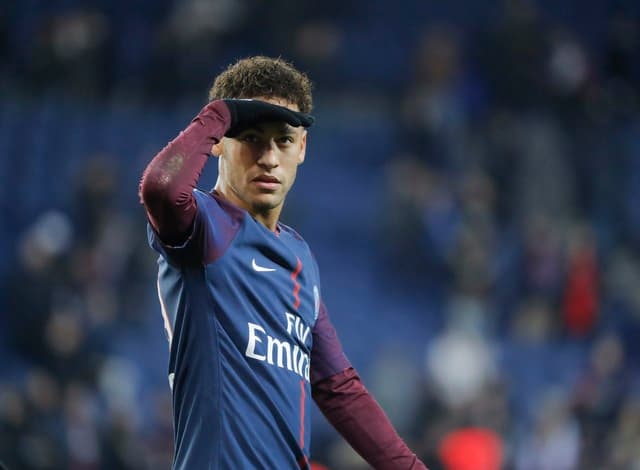 Neymar responde críticas com golaço e grande atuação, e PSG goleia de novo no Francês