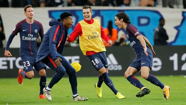Neymar marca, é expulso, mas PSG arranca empate no fim graças a Cavani