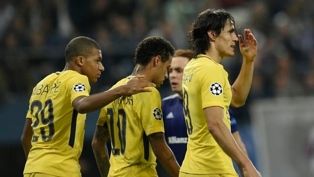 Neymar faz de falta à la Ronaldinho, e PSG vence mais uma com show do trio de ataque