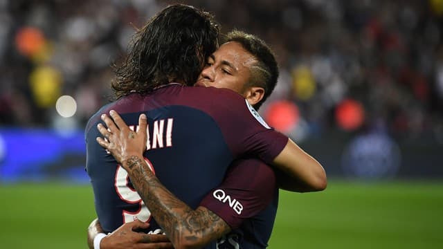 Piloto automático: Neymar participa de gols, Cavani faz dois, e PSG vence a quarta