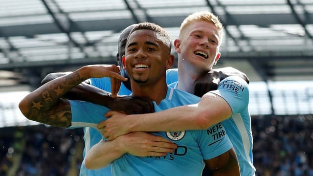 Jesus faz dois, e City goleia Liverpool em jogo complicado para Éderson