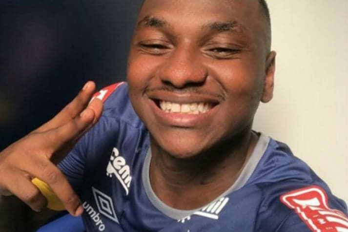 Jogador do Cruzeiro Sassá é alvo de queixa por confusão em boate de Belo Horizonte