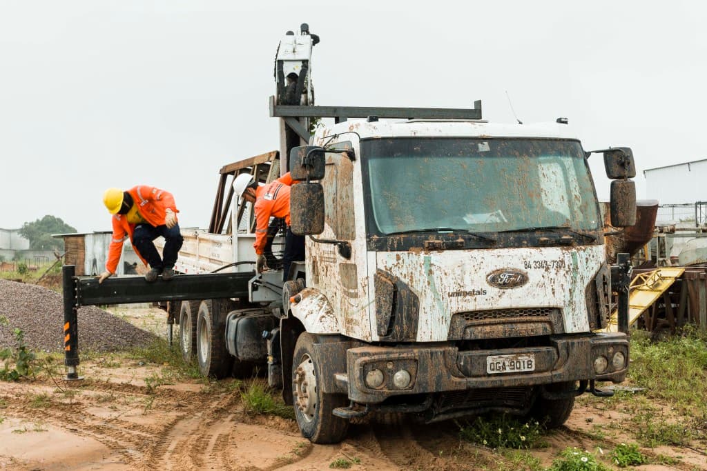 FOTOS: Unimetais oferece frota de caminhões muncks com tração 6×4