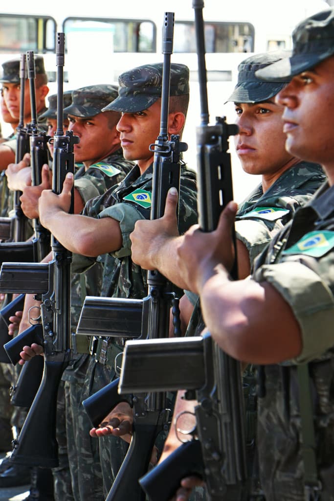 FOTO: Exército patrulha ruas e ministro da Defesa chega a Natal
