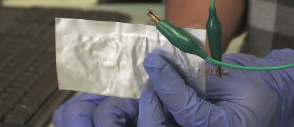 VÍDEO: Pesquisadores constroem bateria que pode ser carregada em 1 minuto
