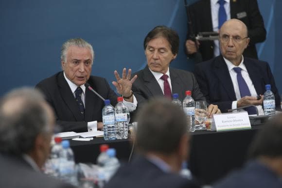 Ministro da Fazenda diz que economia começa a crescer, que PIB se refere ao passado, e é "espelho retrovisor"