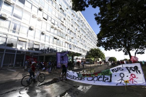 Prédio do Ministério da Fazenda é desocupado depois de nove horas