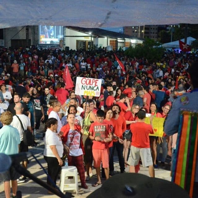 FOTOS: Manifestantes contra o Impeachment em Natal acompanham a sessão na Câmara