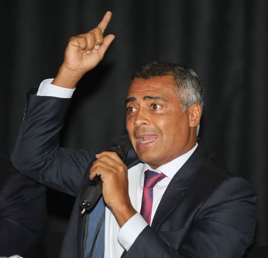 Suíça contradiz Romário e diz que não investigou falsificação de extrato