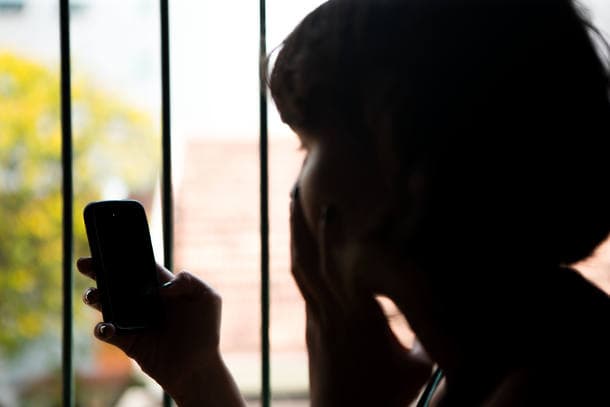 45% dos brasileiros acreditam ser preciso controlar o parceiro