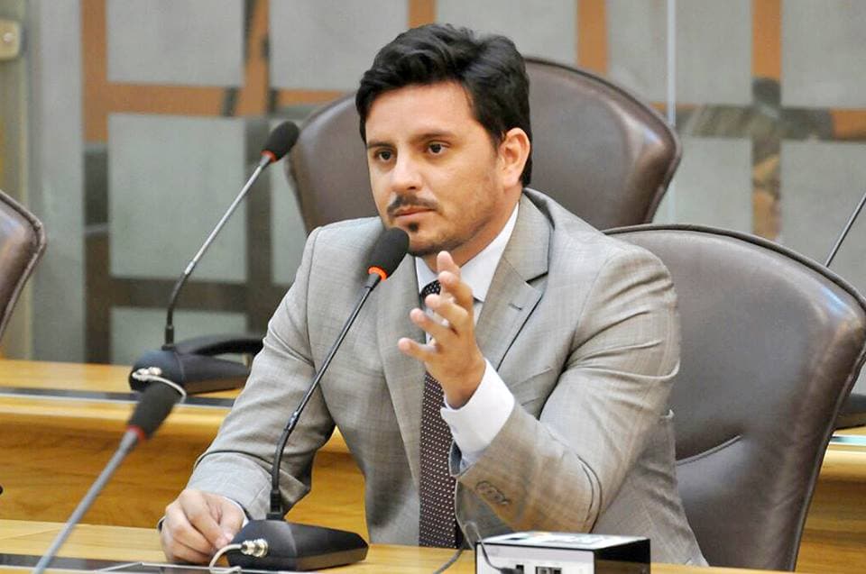 Projeto do deputado Carlos Augusto, selo de qualidade da água mineral entra em vigor a partir do 1º de maio