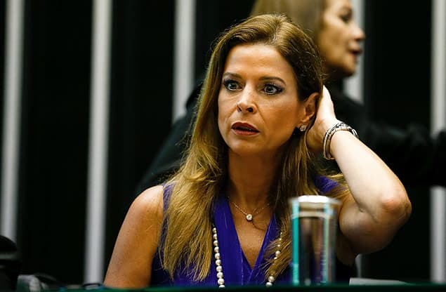 Mulher de Cunha nega uso de propina para gastos de luxo no exterior "trabalhei a vida inteira"