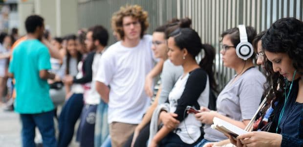 Ministério da Educação fará consulta pública sobre Enem e discute aplicação do teste em um único dia