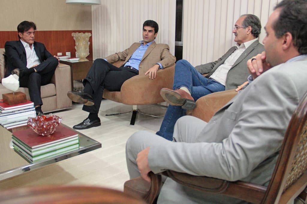 Em visita de cortesia ao governador, ministro da Pesca garante empenho para conclusão do terminal de passageiros