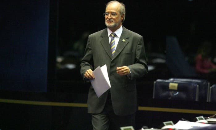 Justiça bloqueia bens do ex-governador Eduardo Azeredo(PSDB)