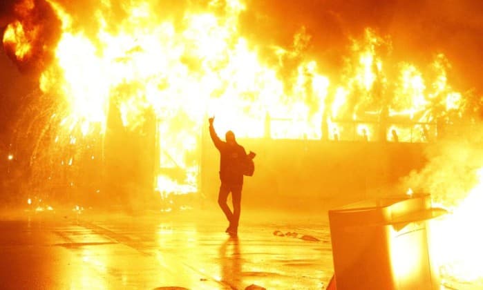 Ataques dos black blocs saem das ruas e vão para as redes sociais