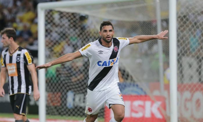 Vasco é o campeão dos clássicos no RJ, Flamengo, por ironia, é vice, diz pesquisa