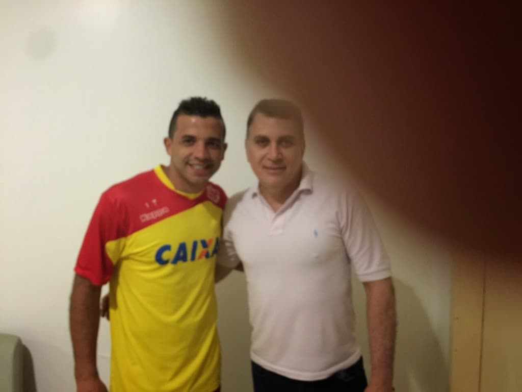 FOTO: América contrata ala da Caldense-MG