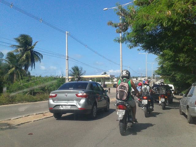 Engavetamento na avenida Dr. João Medeiros Filho à altura da av. Moema Tinôco trava o trânsito no sentido Redinha